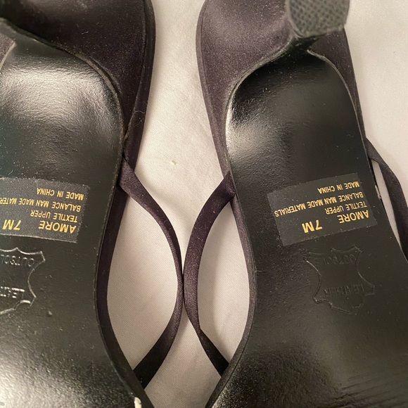 Seriously cute and dainty Heeled sandals - Picture 3 of 3